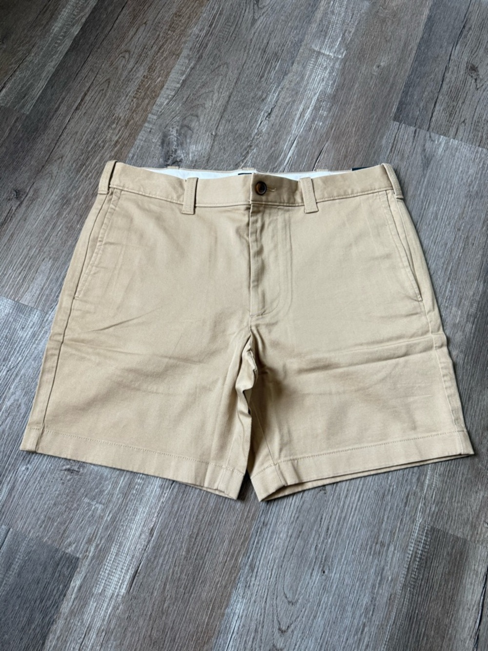 J. Crew Men's Tan Flat Front Chino Shorts Khaki Short 7 Inseam Size 32 NWT